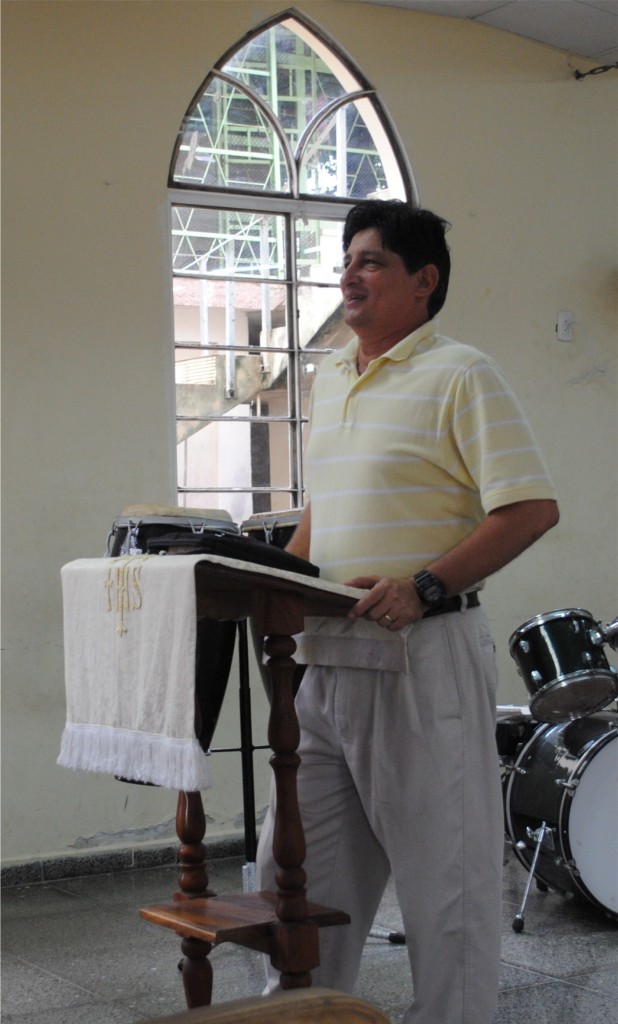 Pastor Leonardo Diaz